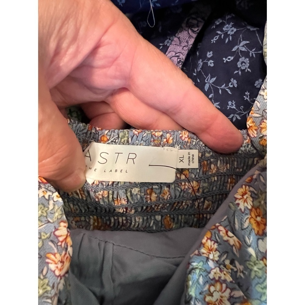 ASTR The Label Blue Ditzy Floral Smocked Back Bodice Boho Crop Top NWT XL #1023 - Picture 7 of 8
